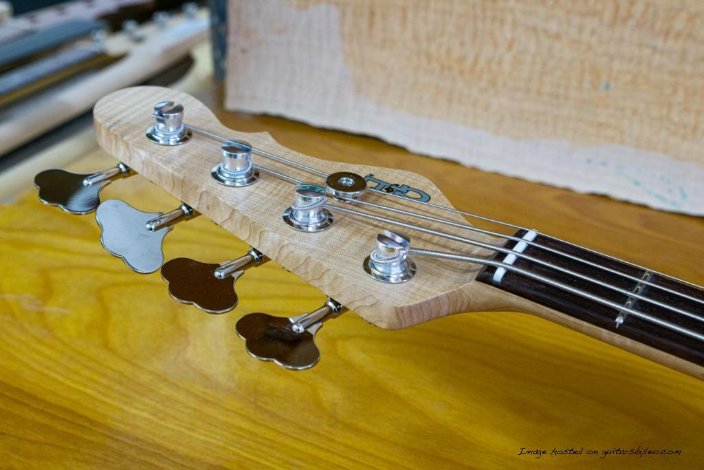 Custom Shop LB•100 in 3-Tone Sunburst over Swamp Ash-8