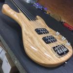 Fretless-L-2000-Ebony-NaturalGlossb