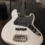 Fretless JB in Alpine White over empress