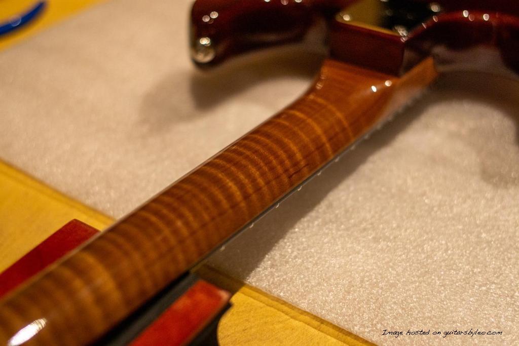 Custom Shop Skyhawk HH RMC in Old School Tobacco Sunburst over a 3A Flame Maple top6