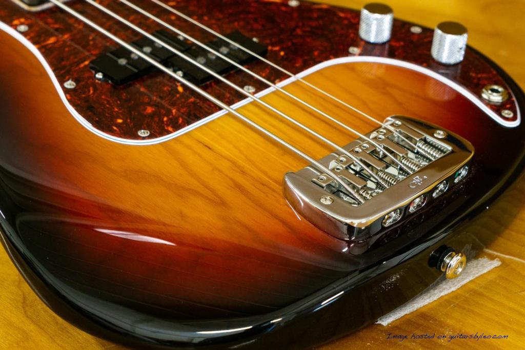 Custom Shop LB•100 in 3•Tone Sunburst over Swamp Ash-3