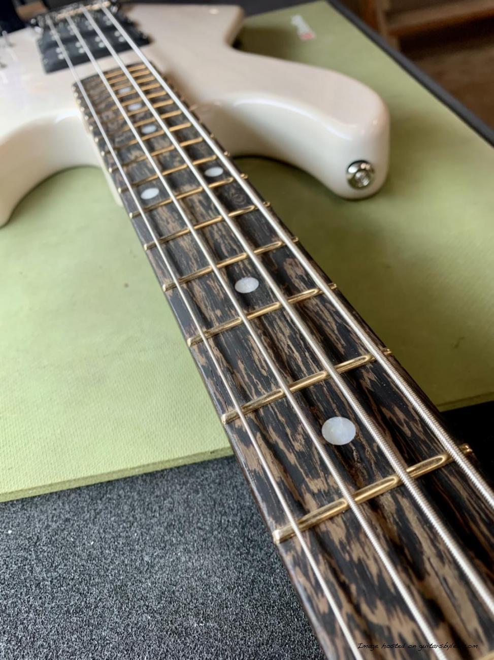 Evo Gold frets on a wenge fingerboard-1