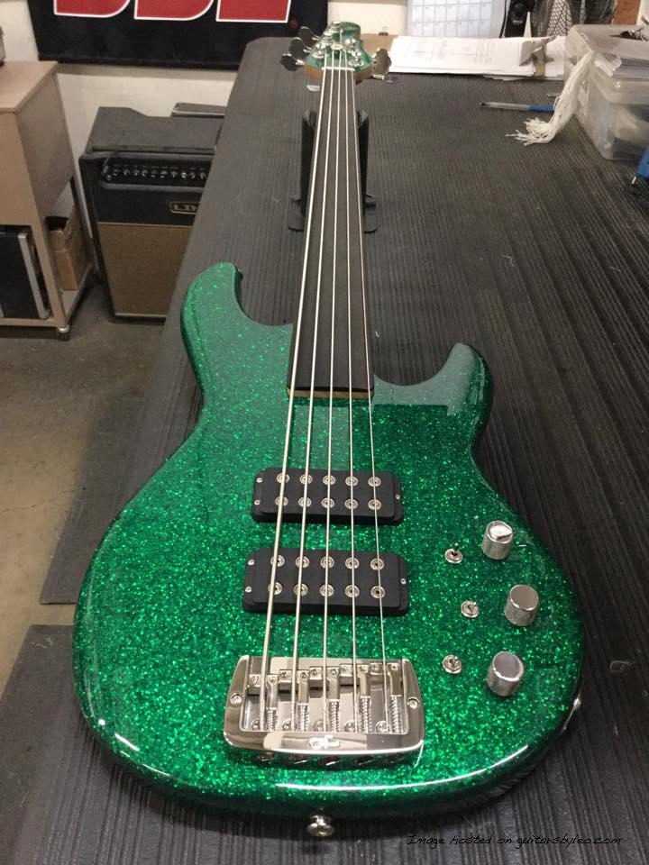 GreenMetalFlake-L-2500Fretless