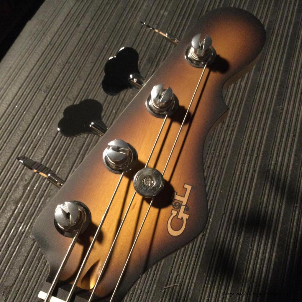 CLF2109144 headstock