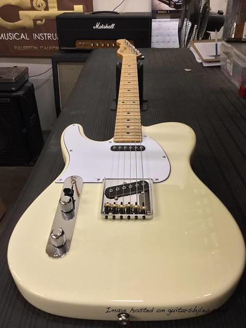 lefty AC in Vintage White