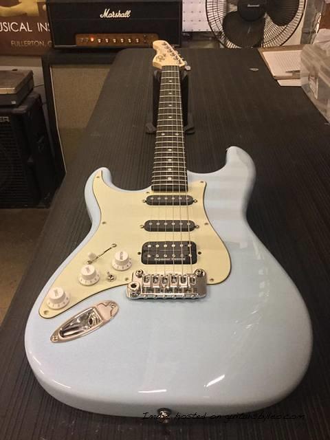 lefty Legacy HSS in Sonic Blue CLF1705018