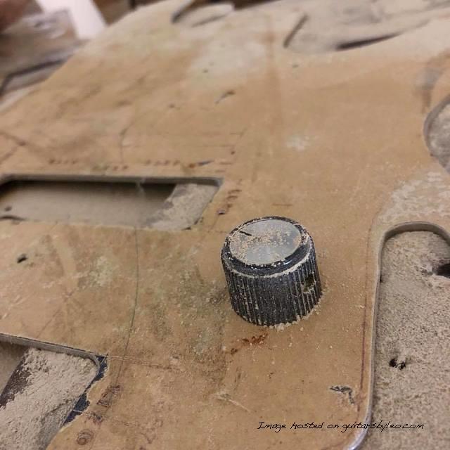 have a second radio knob for the 84 SB-1