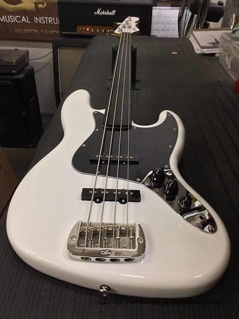 Fretless JB in Alpine White over empress