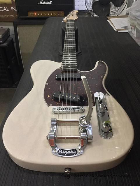 ASAT Special in Blonde over swamp ash Bigsby vibrato CLF1705029