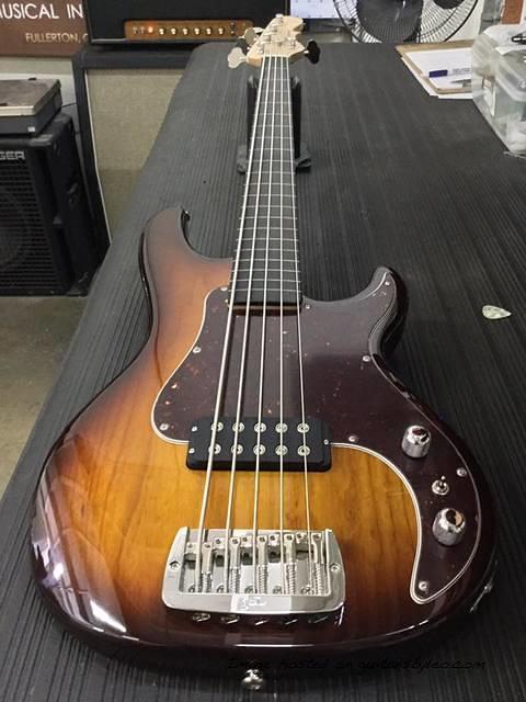 Fretless Kiloton 5 in Old School Tobacco Sunburst over swamp ash CLF1704267