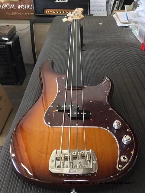 Fretless LB-100 in Old School Tobacco Sunburst ebony board