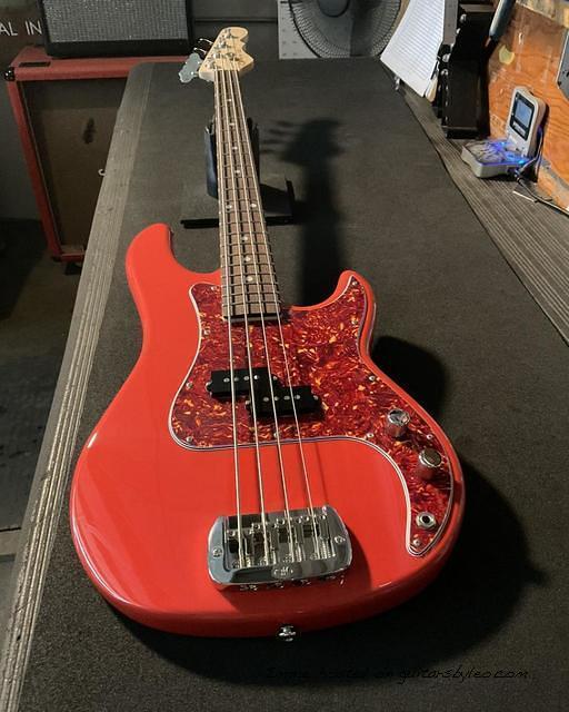 Fullerton Deluxe LB 100 in Fullerton Red over alder