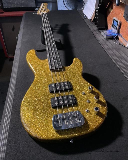 L 2000 in Gold Metal Flake over swamp ash