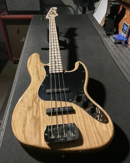 Fullerton Deluxe JB MFD in Vintage Natural over swamp ash