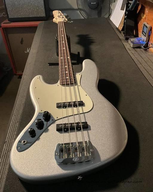 Fullerton Deluxe Left Handed JB MFD in Silver Metallic over alder
