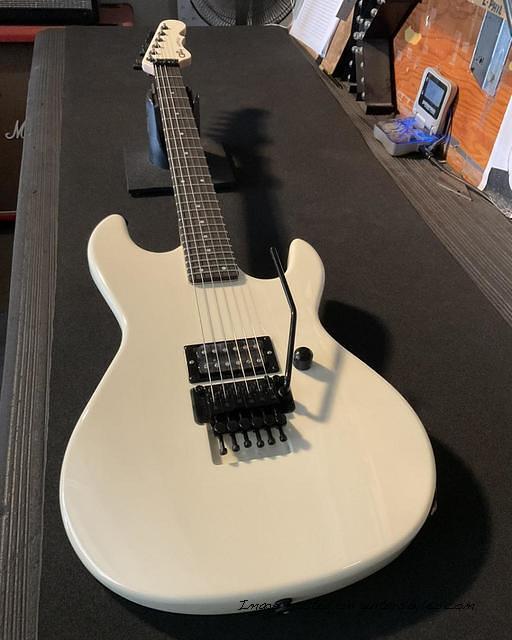 Fullerton Deluxe Rampage 24 in Ivory with ebony fingerboard