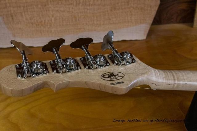 Custom Shop Fallout 2 Short Scale bass in Natural over Swamp Ash-6