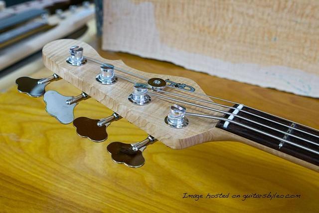 Custom Shop LB 100 in 3-Tone Sunburst over Swamp Ash-8