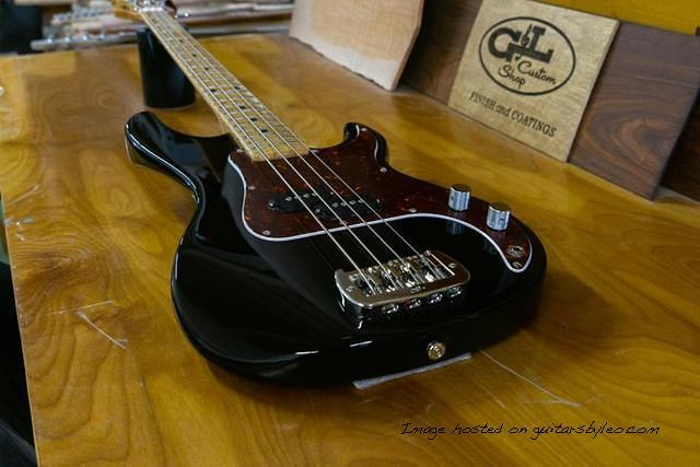 Custom Shop SB 1 in Jet Black over Alder-2