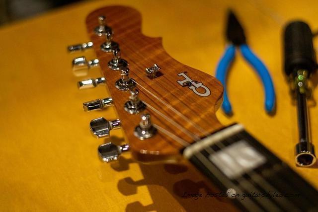Custom Shop Skyhawk HH RMC in Old School Tobacco Sunburst over a 3A Flame Maple top2