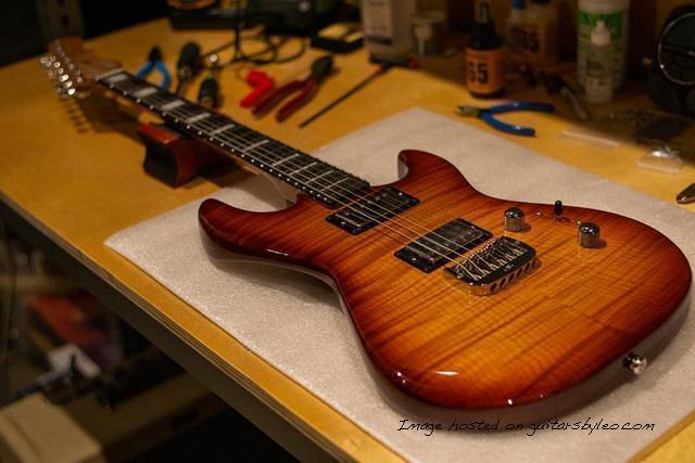 Custom Shop Skyhawk HH RMC in Old School Tobacco Sunburst over a 3A Flame Maple top4