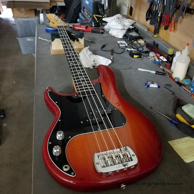 lefty LB-100 made of Mahogany with a Cherry Burst finish