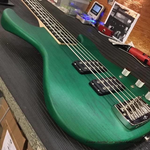 L-2500 in Clear Forest Green Frost over swamp ash body close up