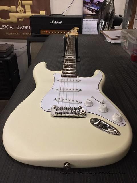 Legacy in Vintage White Frost