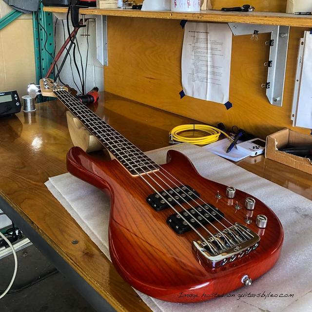 G amp L Tribute Series L-2500 in Honeyburst over swamp ash