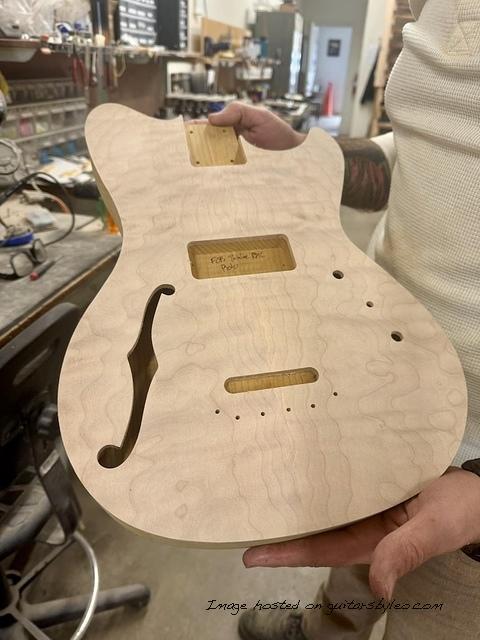 G&L Custom Shop Fallout Bass Semi-Hollow-7
