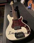 Fretless Kiloton in Vintage White over alder